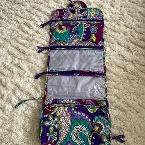 MARKDOWN ❄️ Vera Bradley hanging toiletry organizer